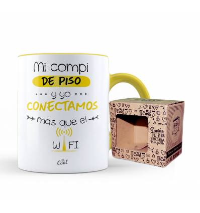 Taza Color Amarillo – Mi compi de piso y yo conectamos mas que el wifi