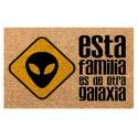 Felpudo extraterrestre amarillo: Está familia es de otro planeta