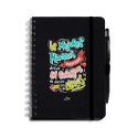 Libreta negra con bolígrafo - Los mejores maestros enseñan desde el corazón no desde los libros