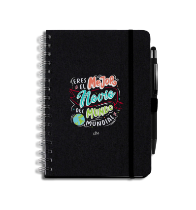 Libreta negra con bolígrafo
